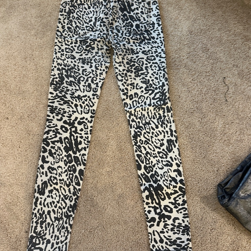 Hudson sz 27 blank /white leopard print jeans
